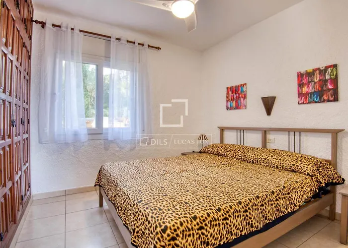 Mas Mundo - 4 Ferienhaeuser In Calonge / Girona